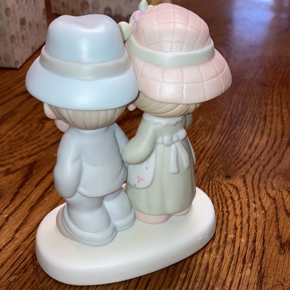 Precious moments in box - Picture 2 of 3